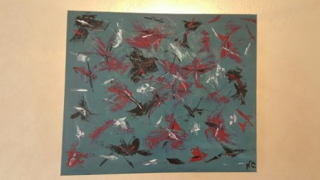 couleur rouge et noir sur fond gris vert